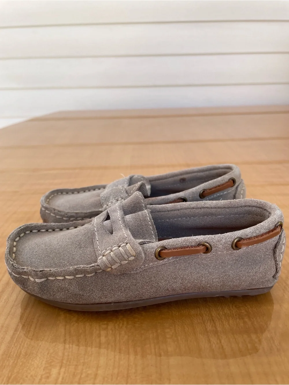 Zara Kids Cute Suede Loafers Light Gray Tan Accents Size 8.5 Toddler EU 25